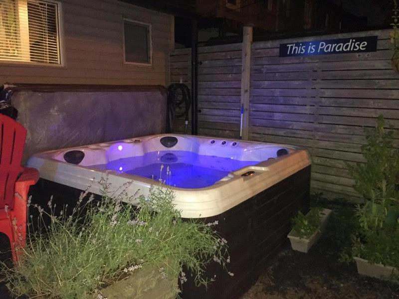 Love-Nest With Private Hot Tub Toronto Exterior foto